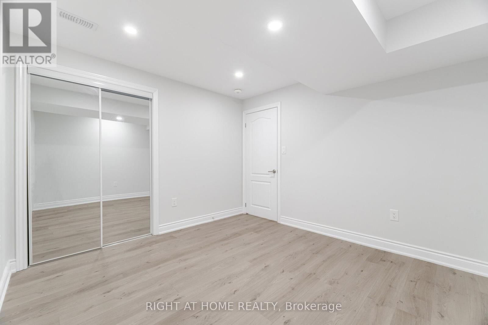 820 RAYNER COURT Image 36