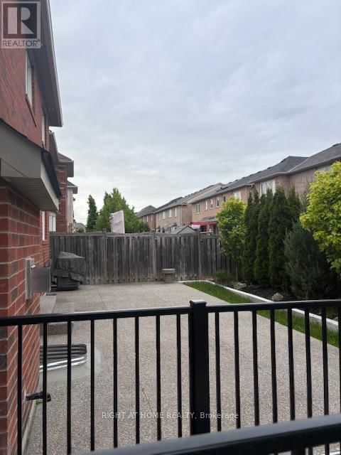 820 RAYNER COURT Image 37