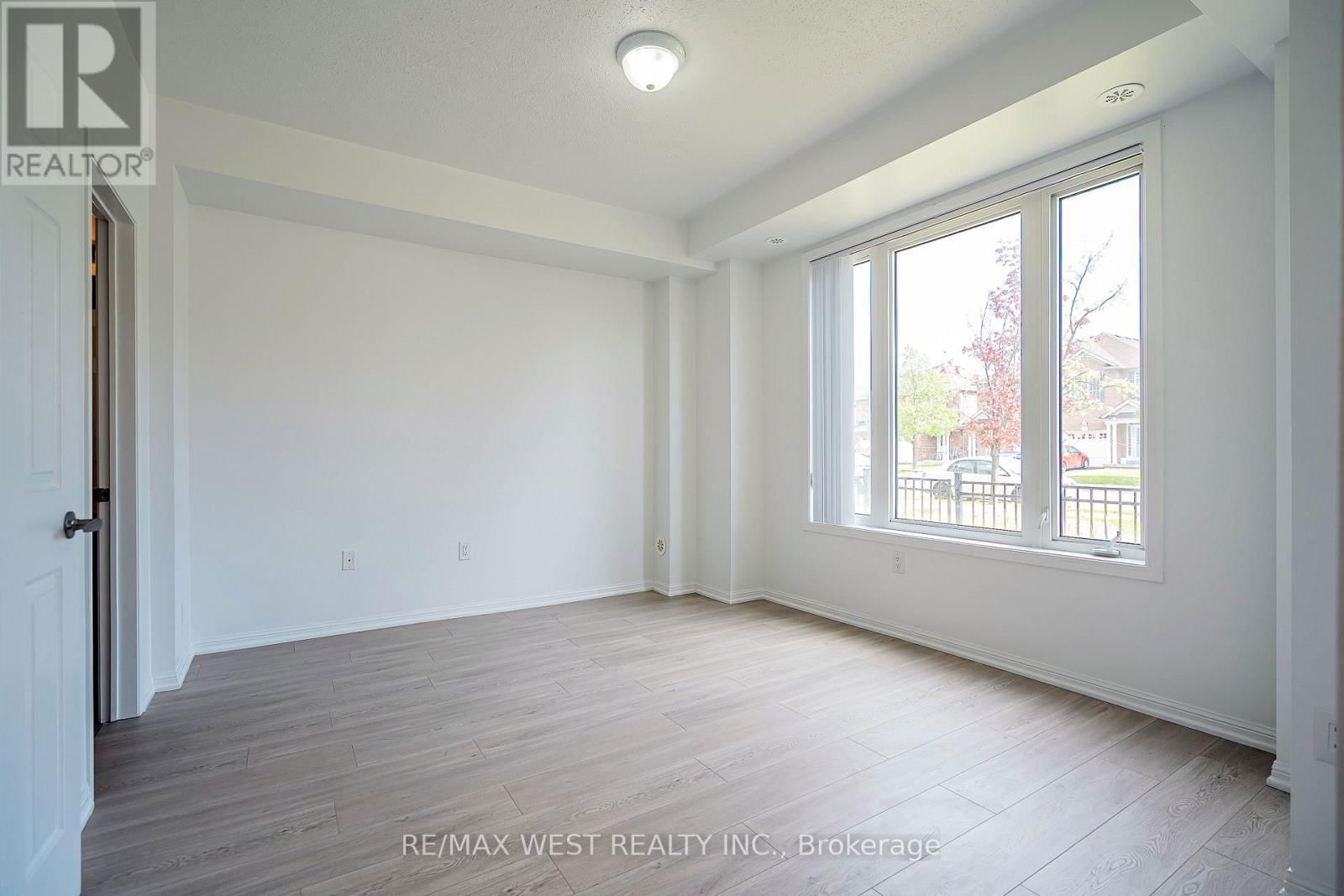41 - 250 SUNNY MEADOW BOULEVARD Image 13