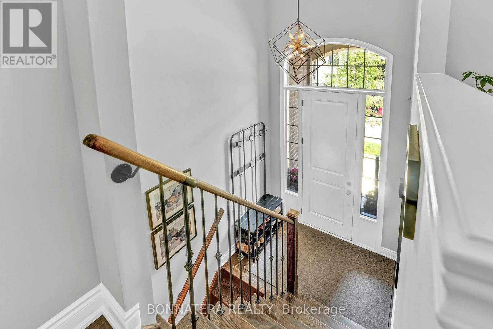 103 - 10 AUGUSTUS TERRACE Image 3