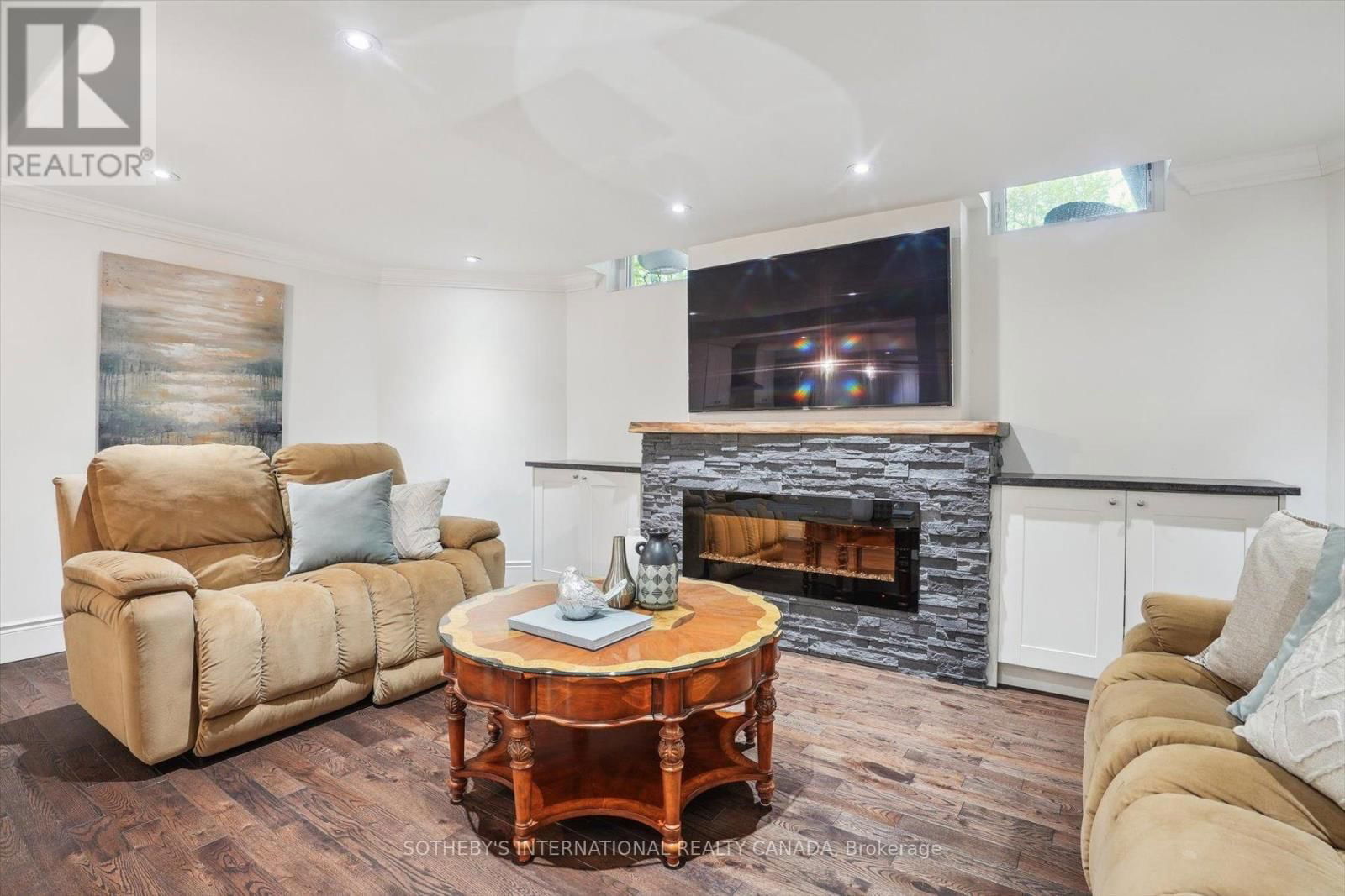 1662 ROUNDLEAF COURT Image 33
