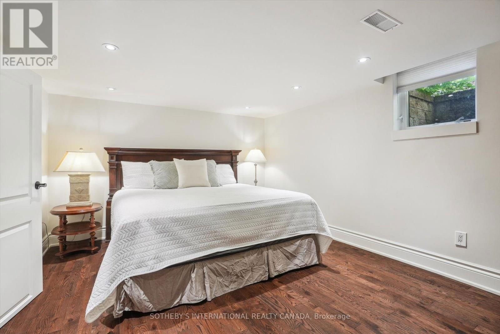 1662 ROUNDLEAF COURT Image 35