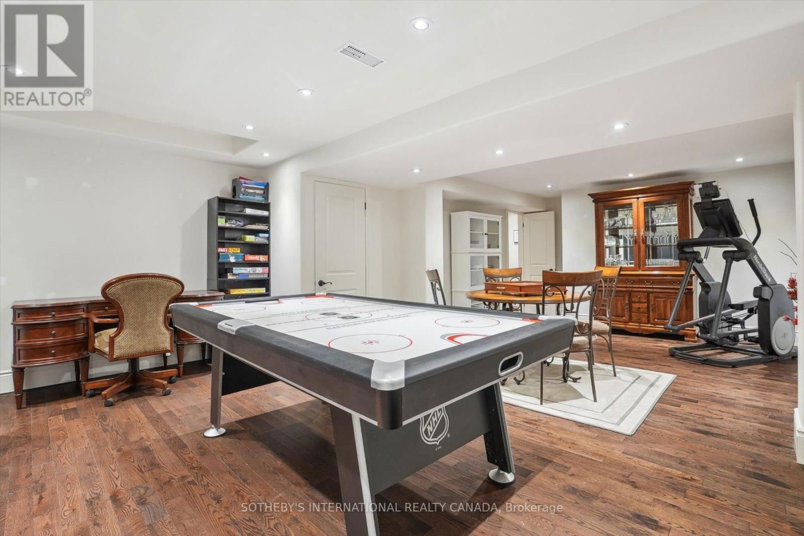 1662 ROUNDLEAF COURT Image 37