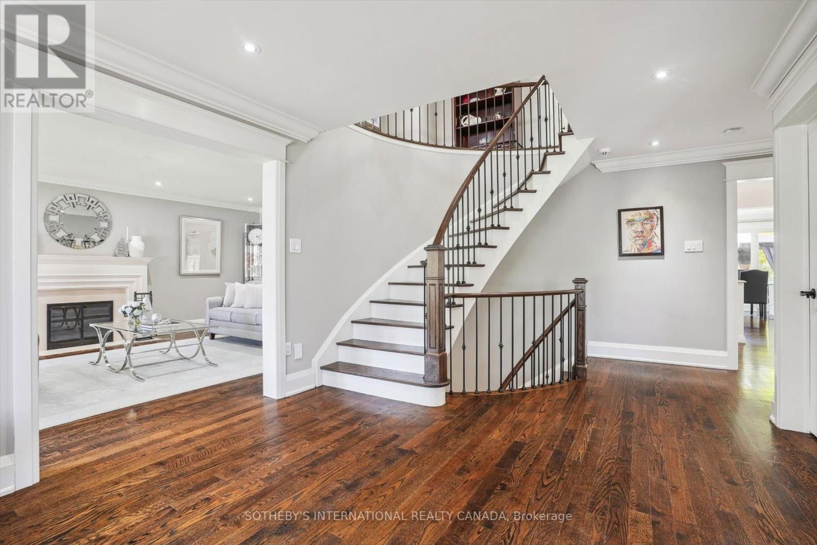 1662 ROUNDLEAF COURT Image 4