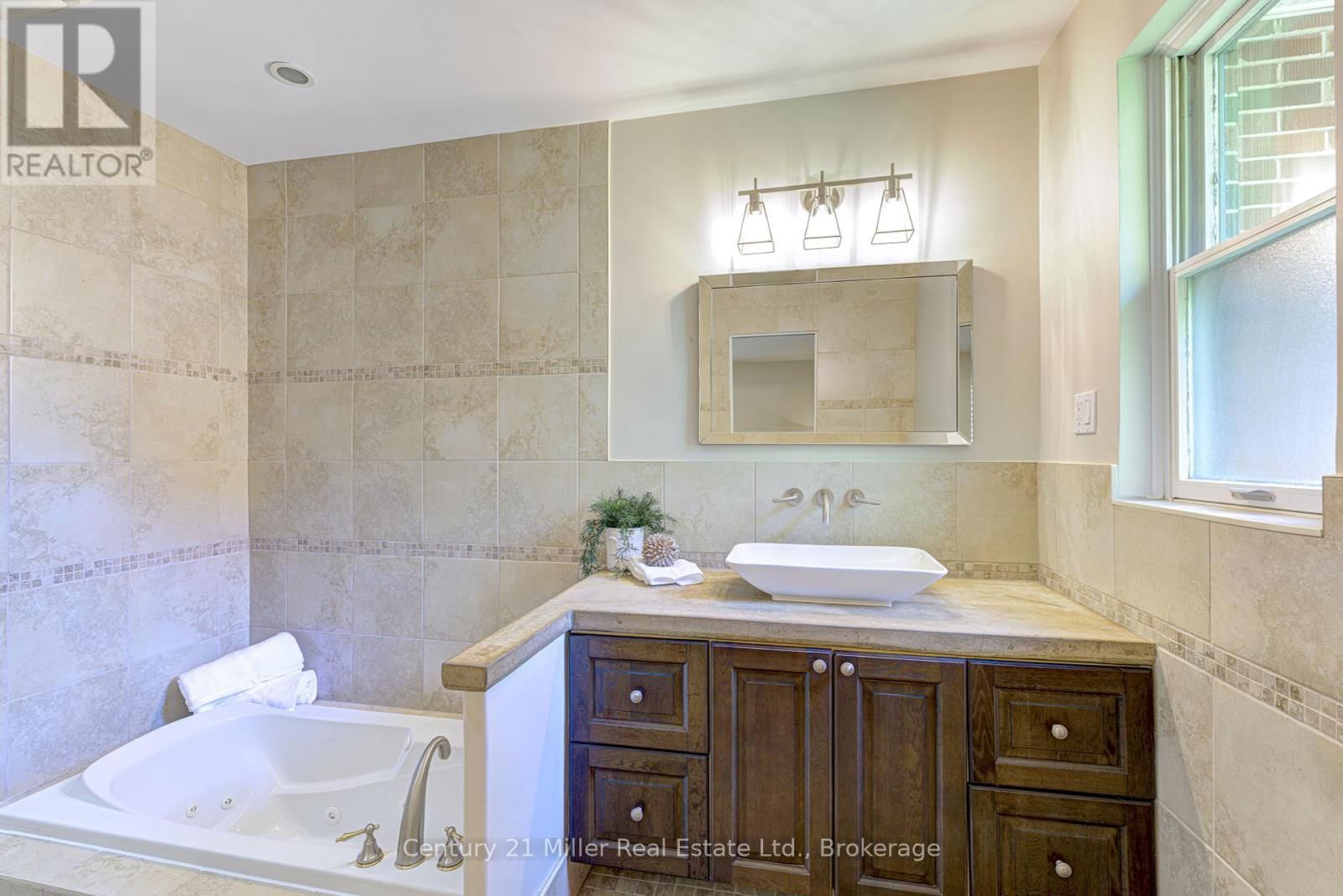 456 TOWNSEND AVENUE Image 25