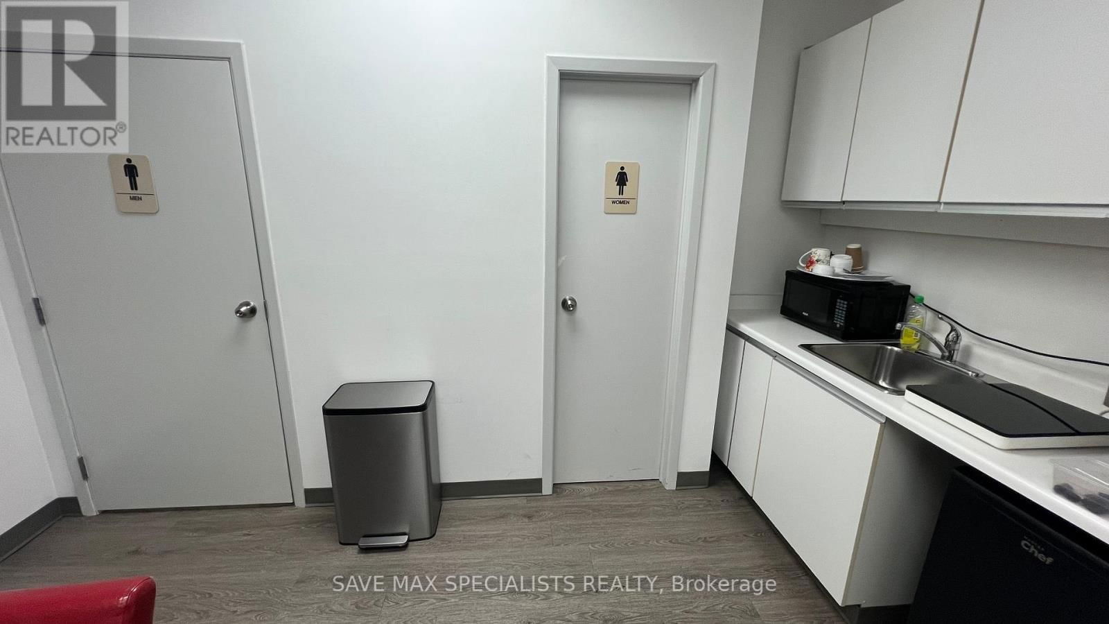 200 - 2595 SKYMARK AVENUE Image 12