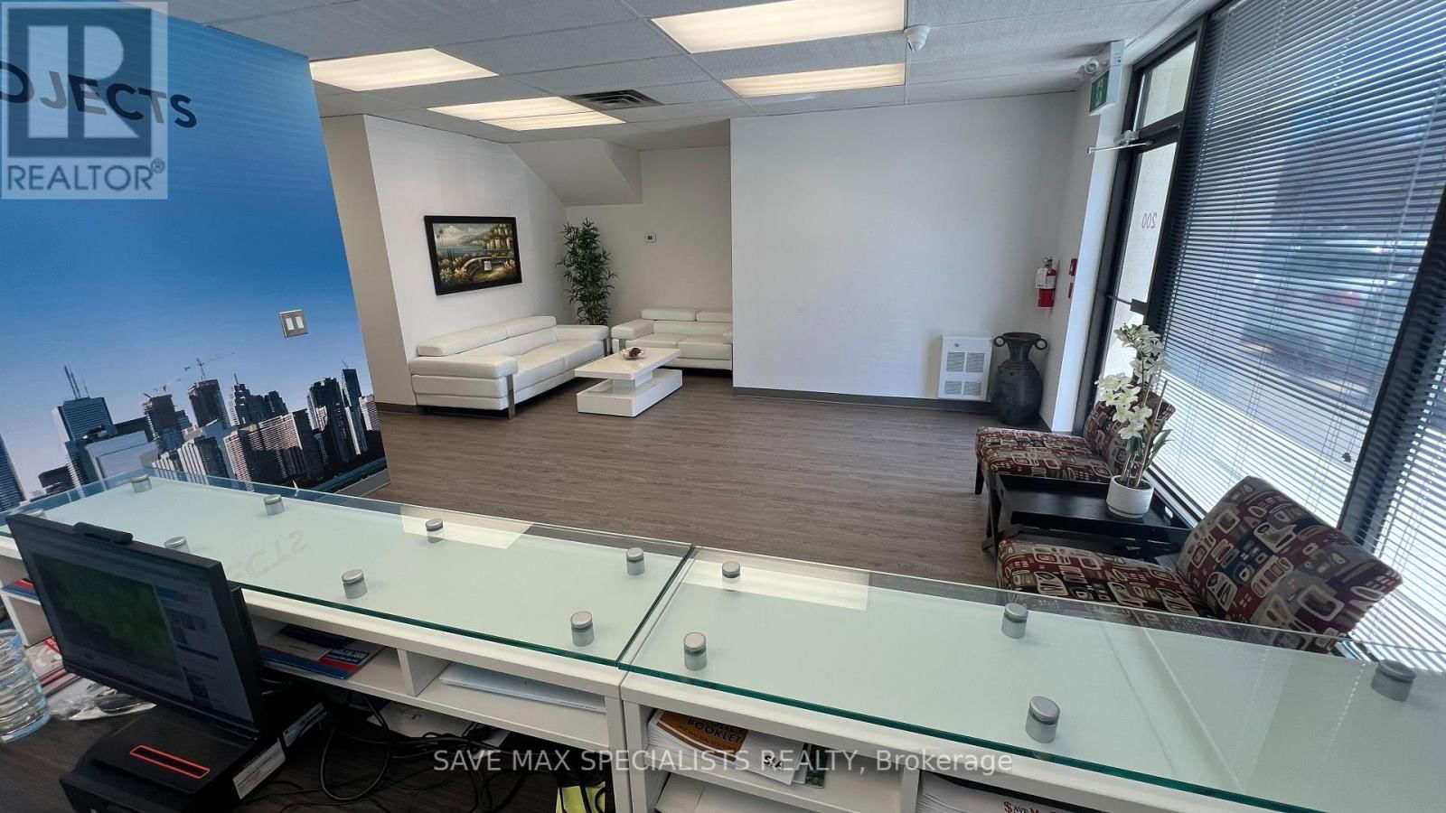 200 - 2595 SKYMARK AVENUE Image 4