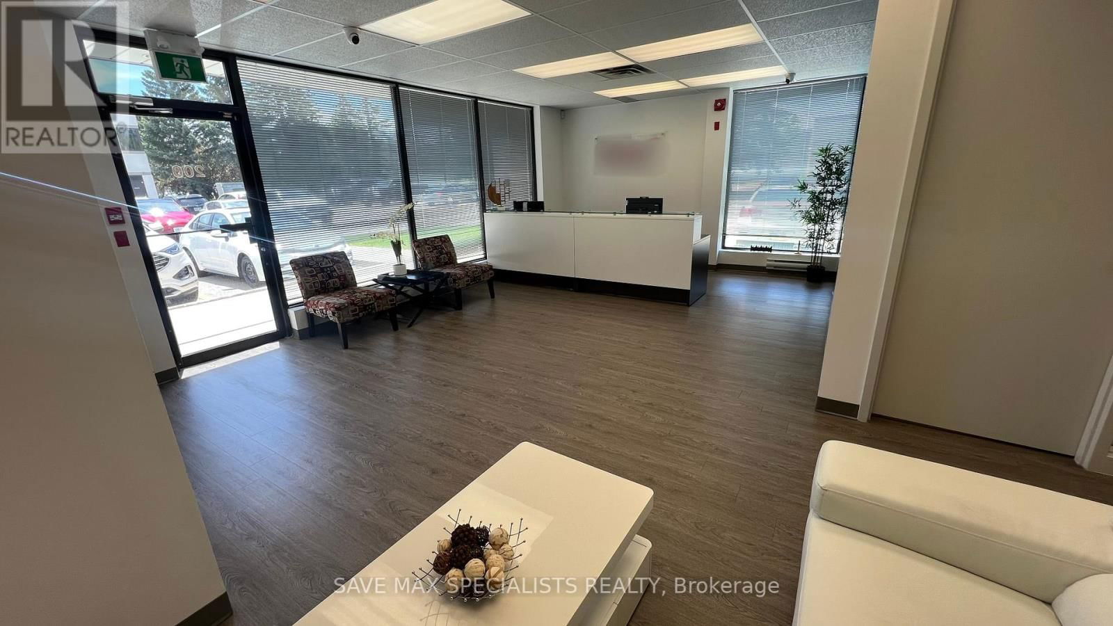 200 - 2595 SKYMARK AVENUE Image 5