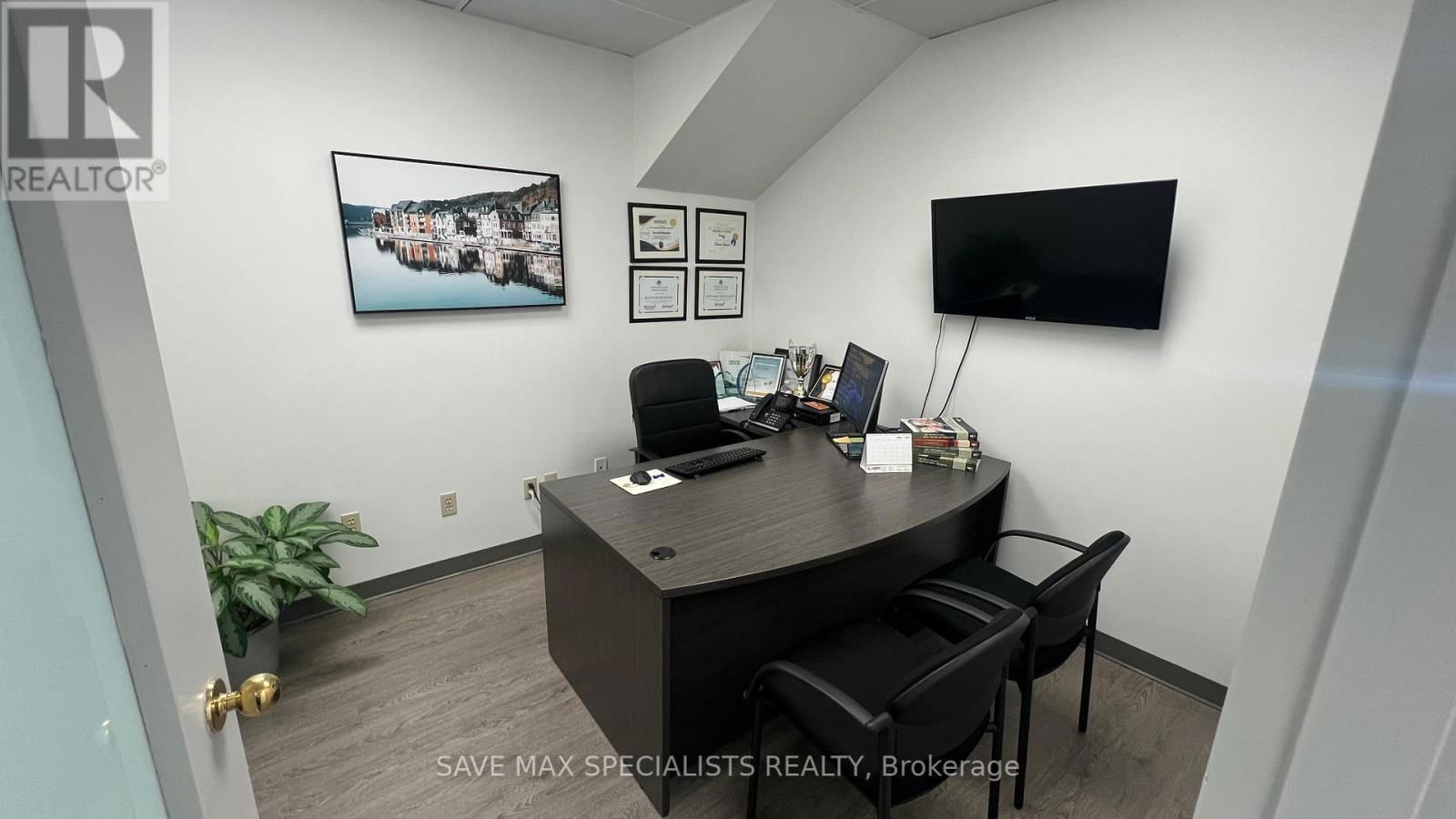 200 - 2595 SKYMARK AVENUE Image 8