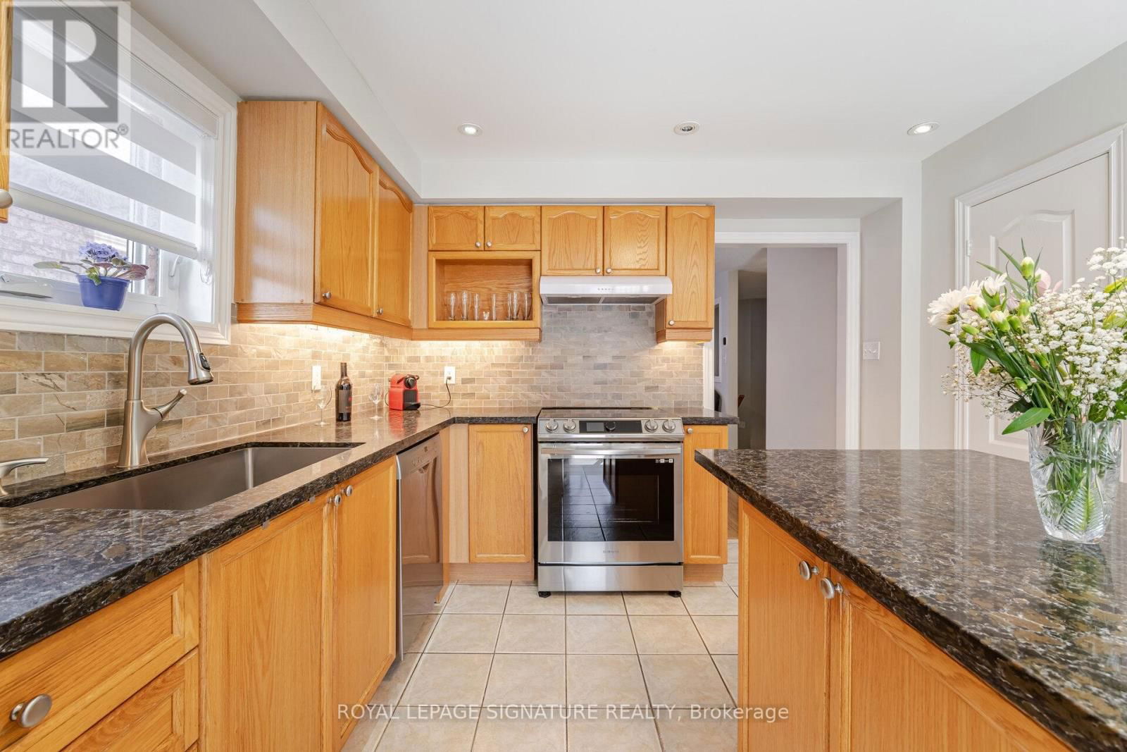 206 VAN SCOTT DRIVE Image 18