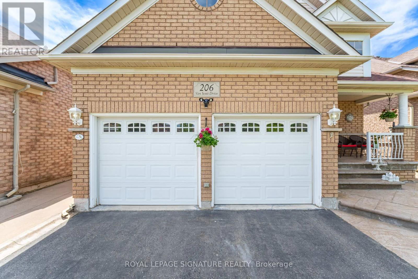 206 VAN SCOTT DRIVE Image 3