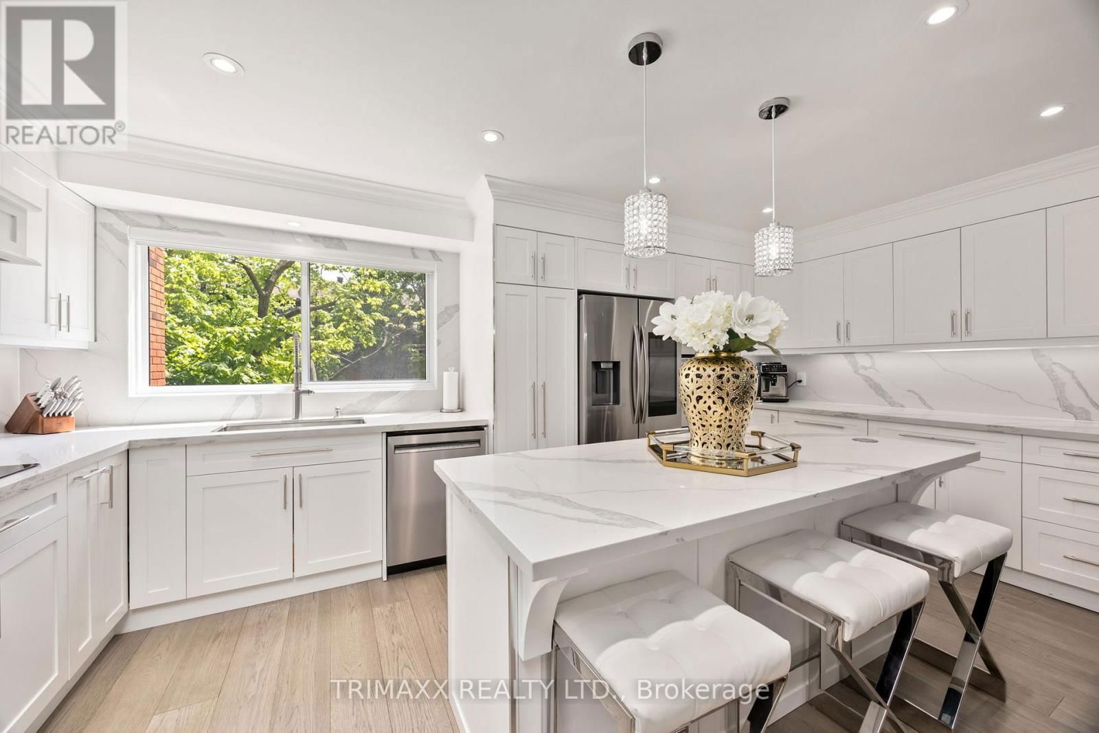 42 - 4165 FIELDGATE DRIVE Image 16