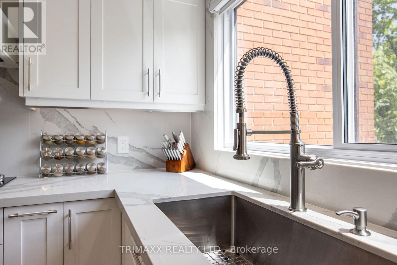 42 - 4165 FIELDGATE DRIVE Image 18