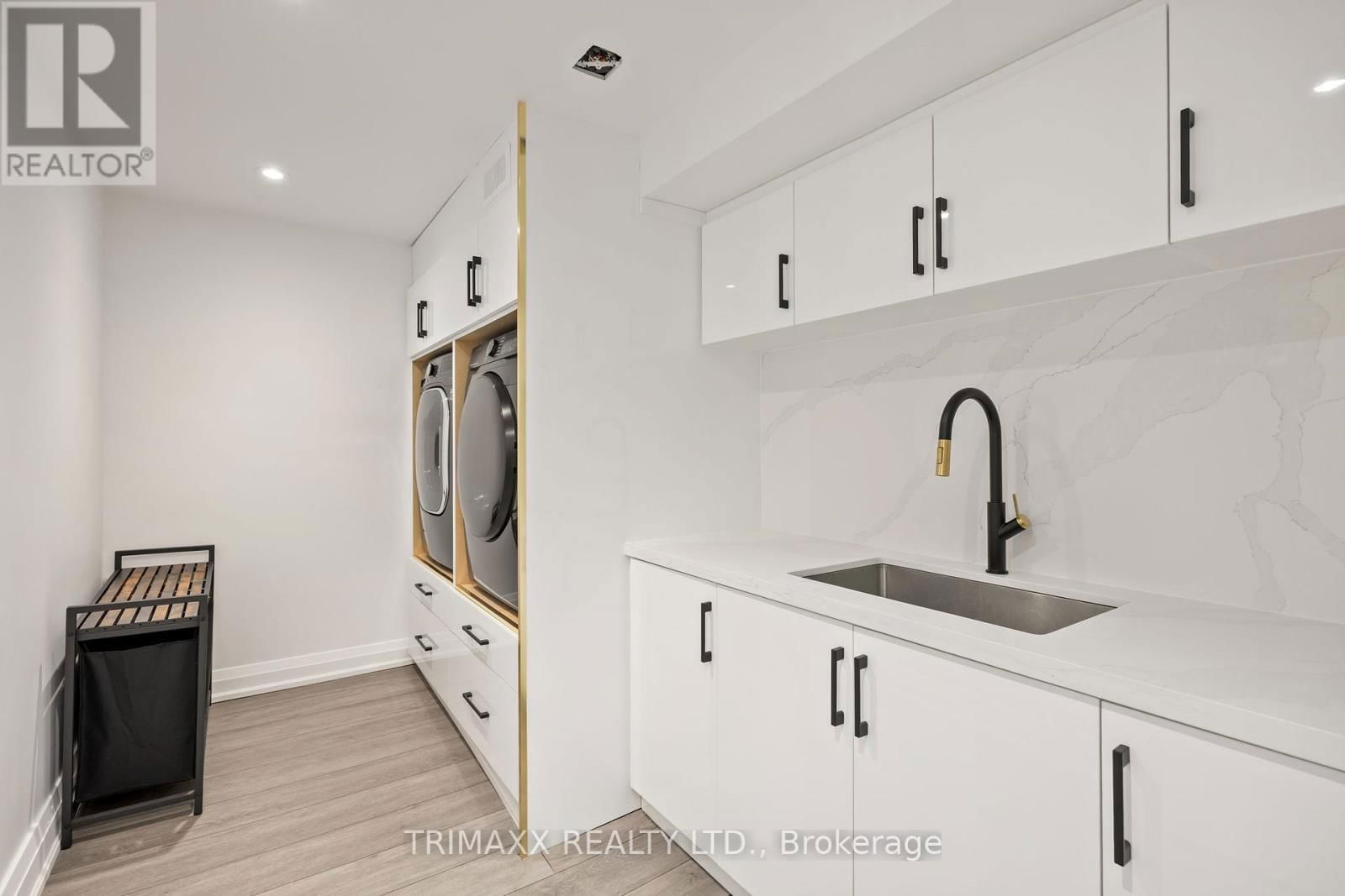 42 - 4165 FIELDGATE DRIVE Image 35