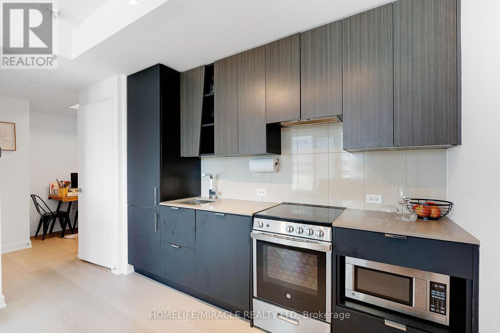 2001 - 3883 QURATZ ROAD Image 12