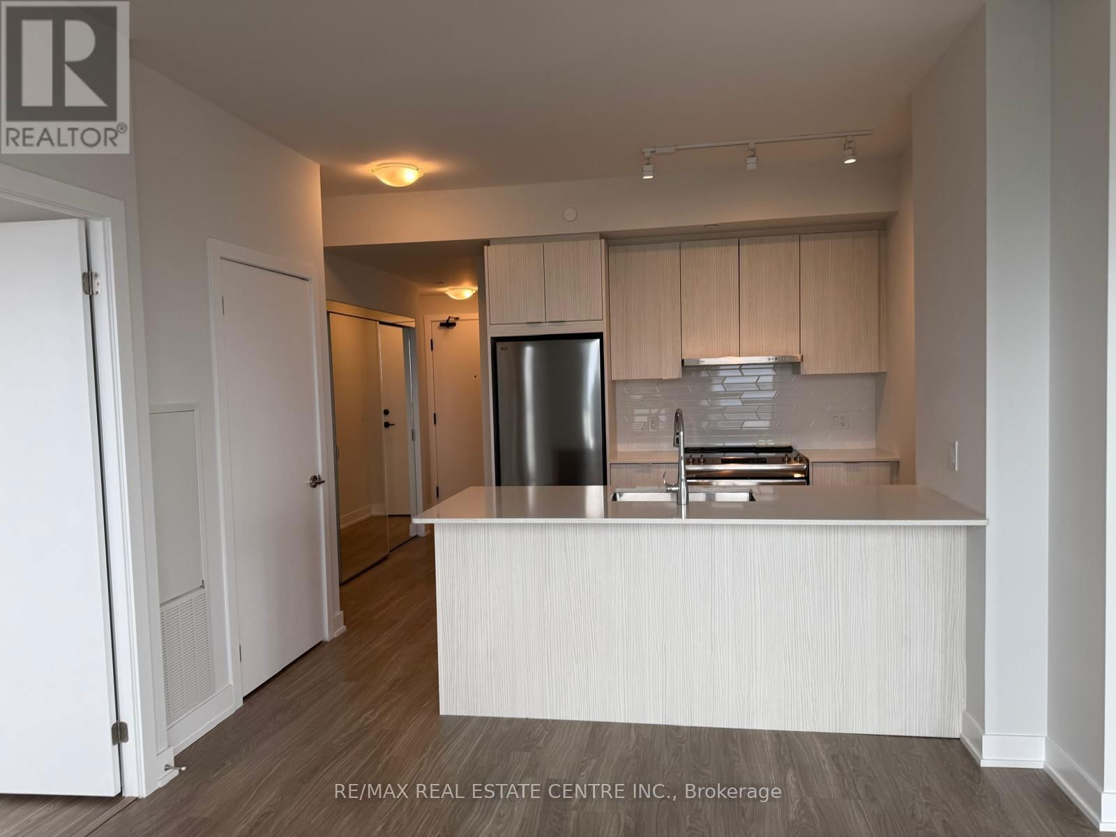 3303 - 430 SQUARE ONE DRIVE Image 14