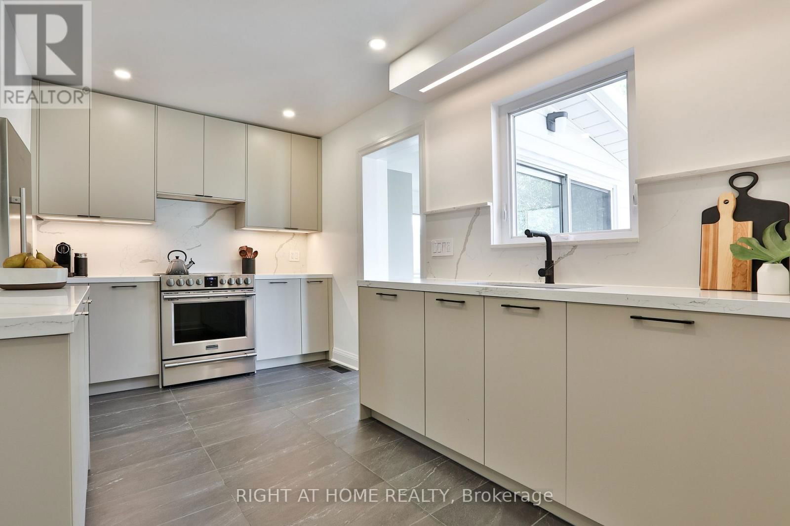 20 AMESBURY DRIVE Image 10