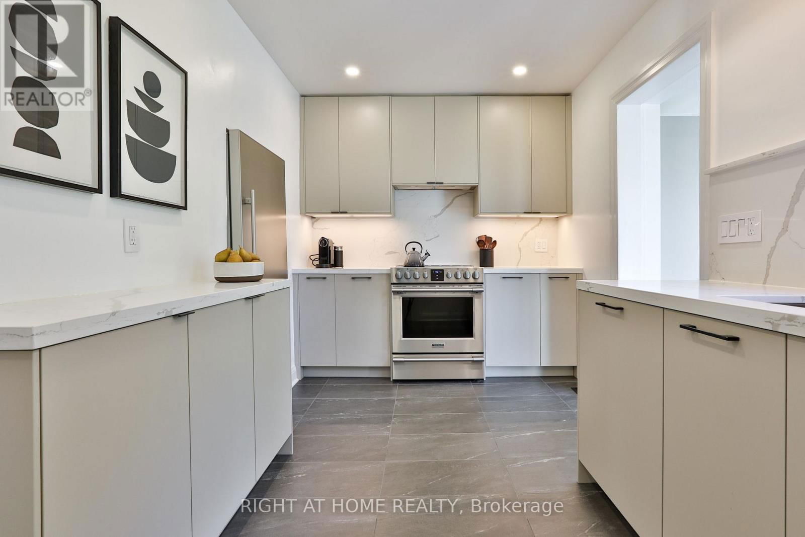 20 AMESBURY DRIVE Image 11