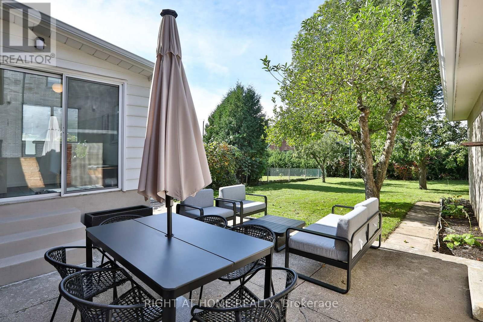 20 AMESBURY DRIVE Image 37