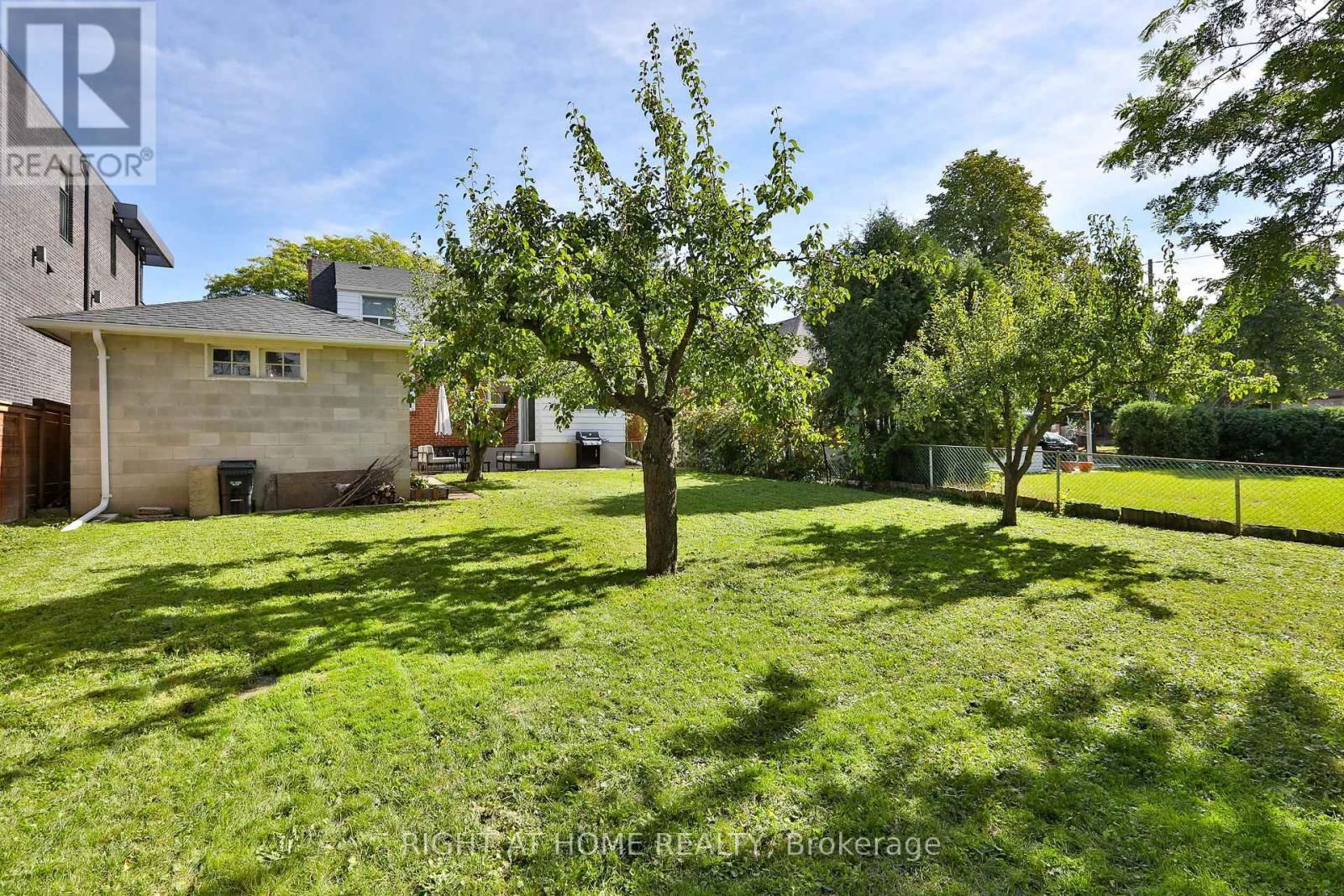 20 AMESBURY DRIVE Image 40