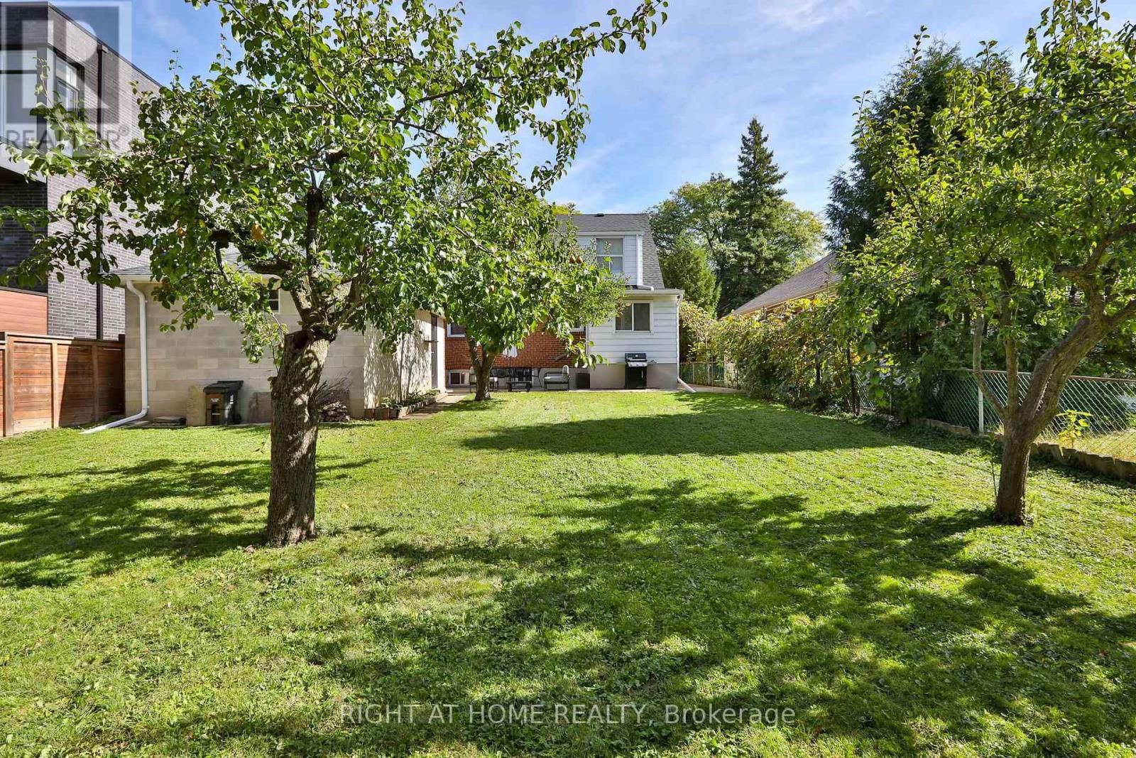 20 AMESBURY DRIVE Image 41