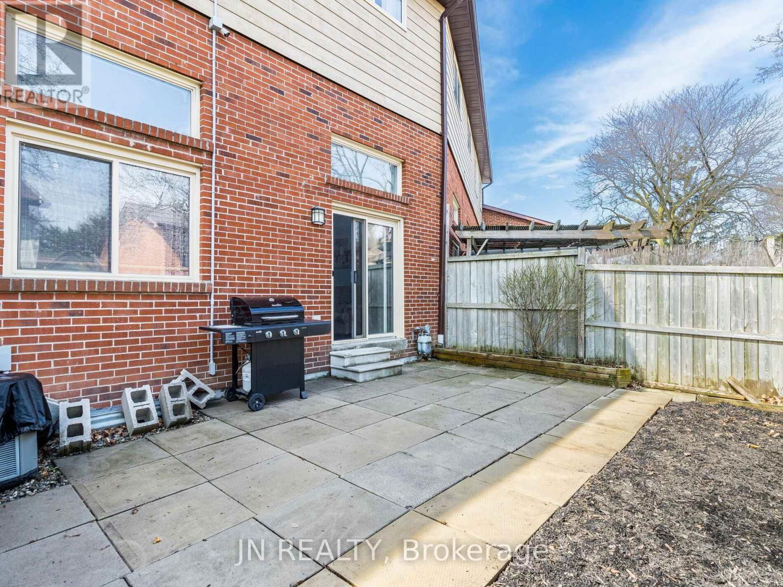 79 - 79 FOSTER CRESCENT Image 27