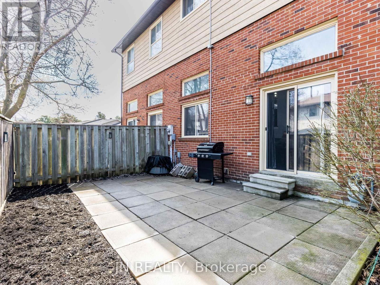 79 - 79 FOSTER CRESCENT Image 28