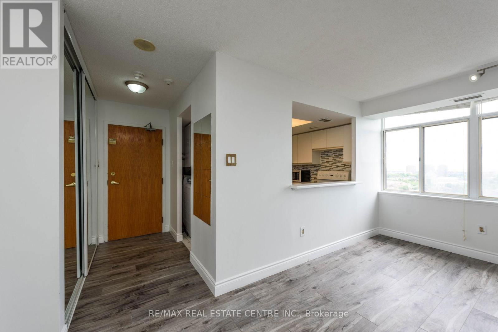907 - 300 WEBB DRIVE Image 14