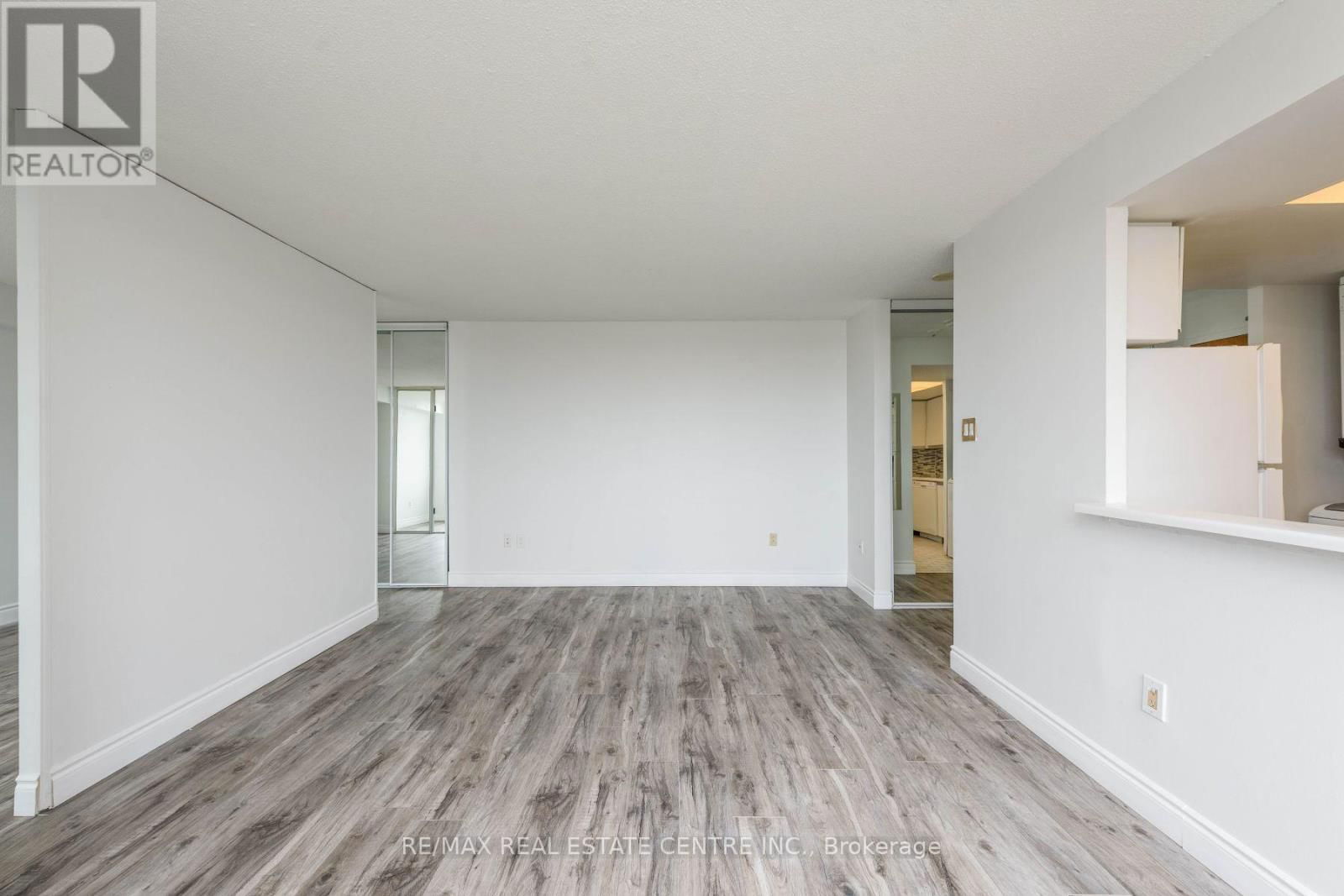 907 - 300 WEBB DRIVE Image 15