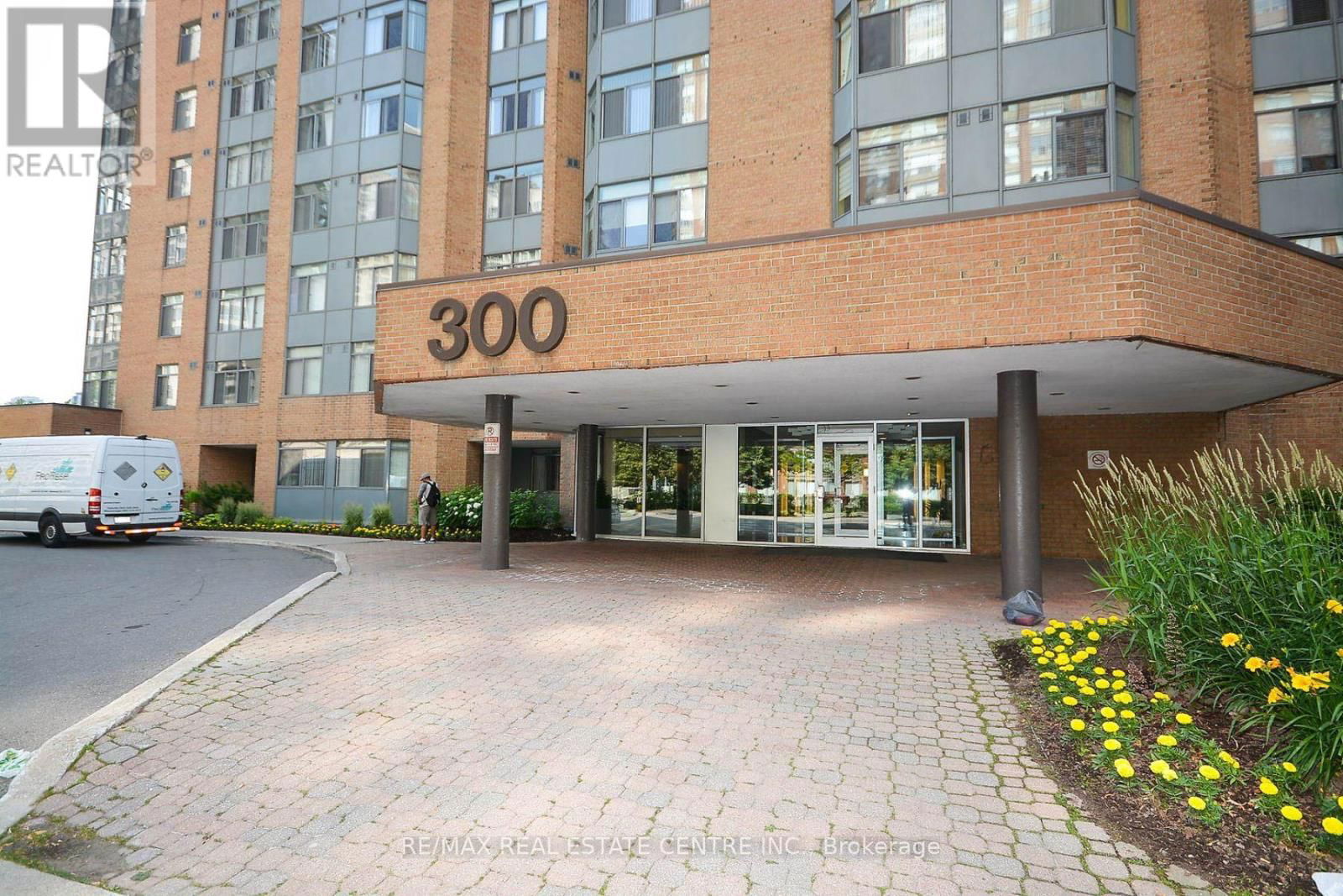 907 - 300 WEBB DRIVE Image 2