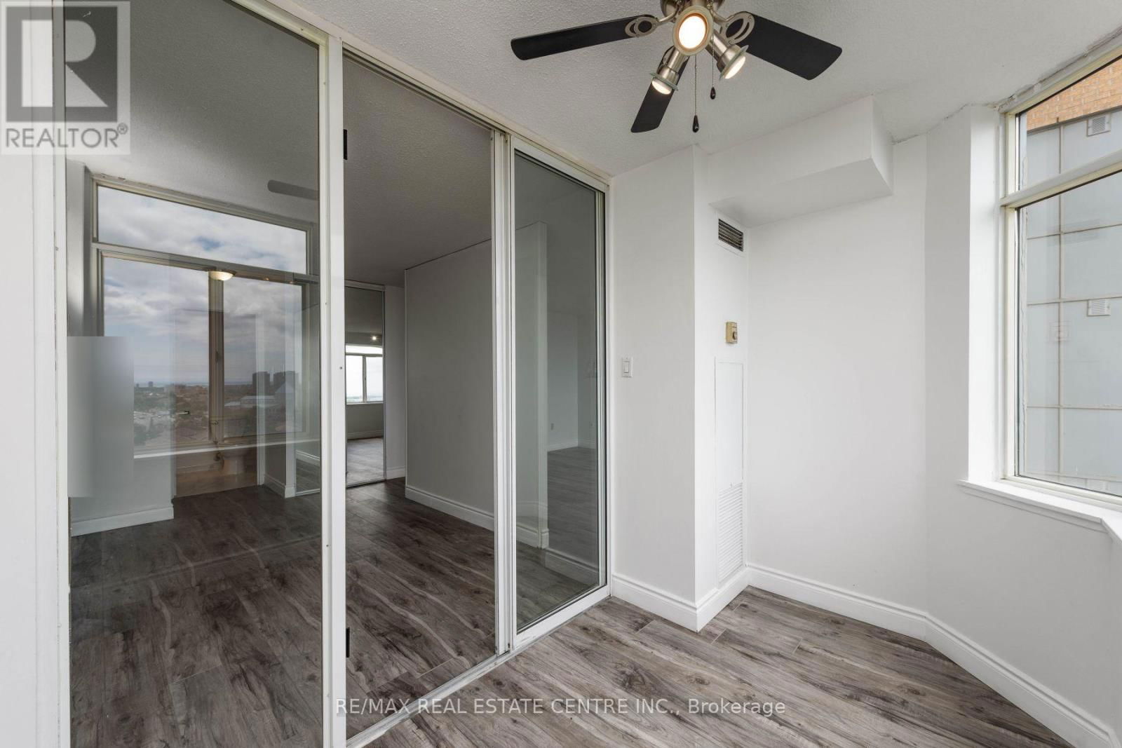 907 - 300 WEBB DRIVE Image 20