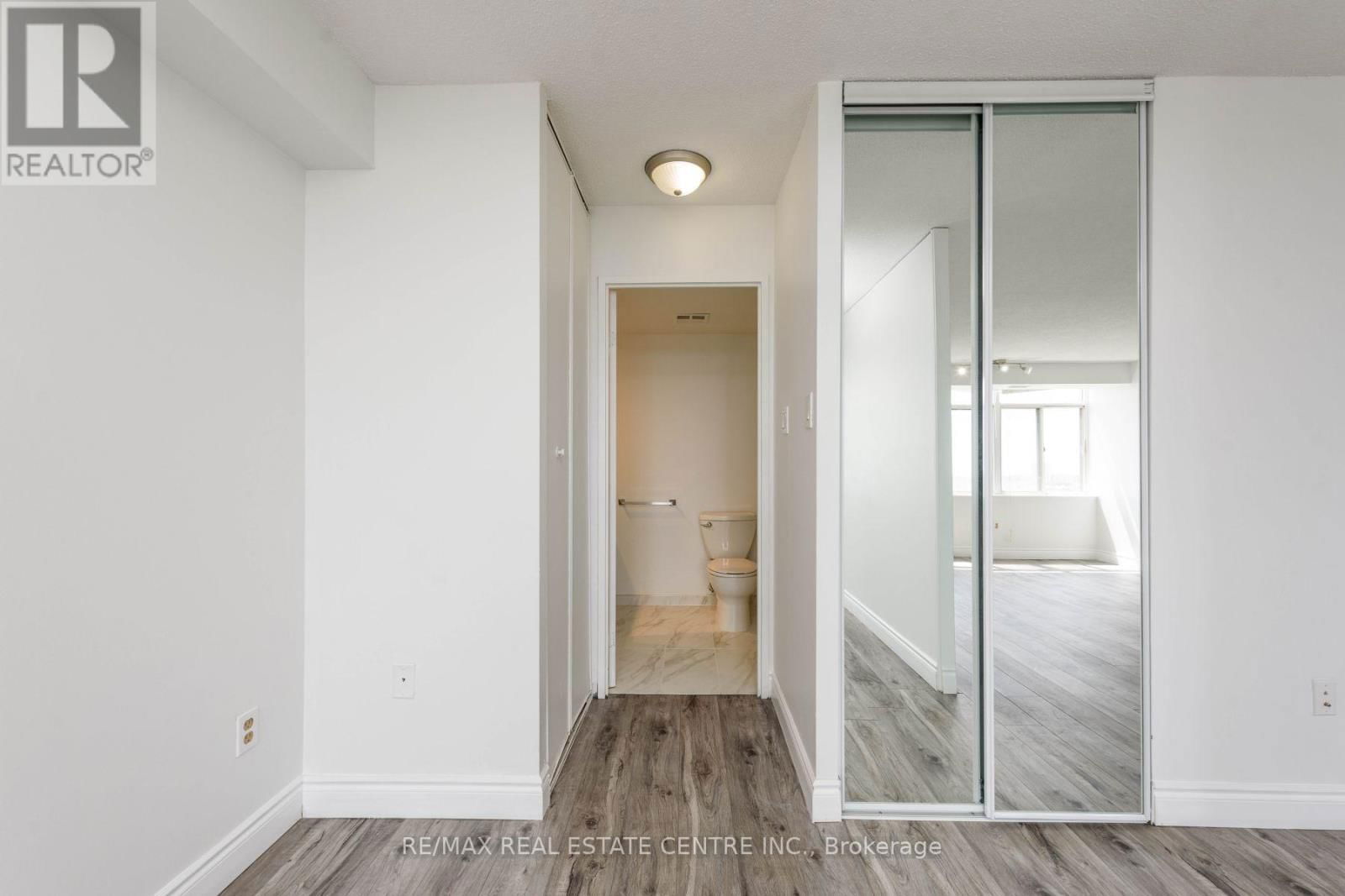 907 - 300 WEBB DRIVE Image 21