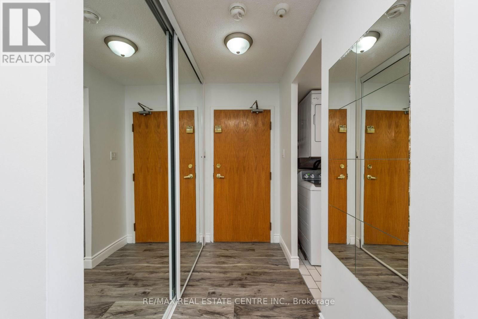 907 - 300 WEBB DRIVE Image 6