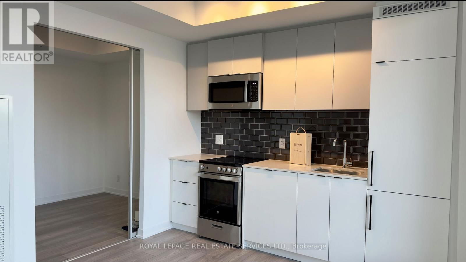 602 - 285 DUFFERIN STREET Image 5