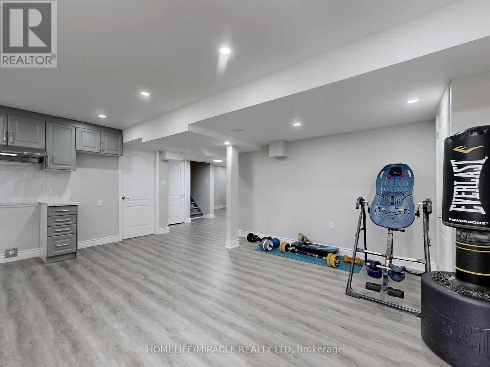 63 SLEIGHTHOLME CRESCENT Image 26