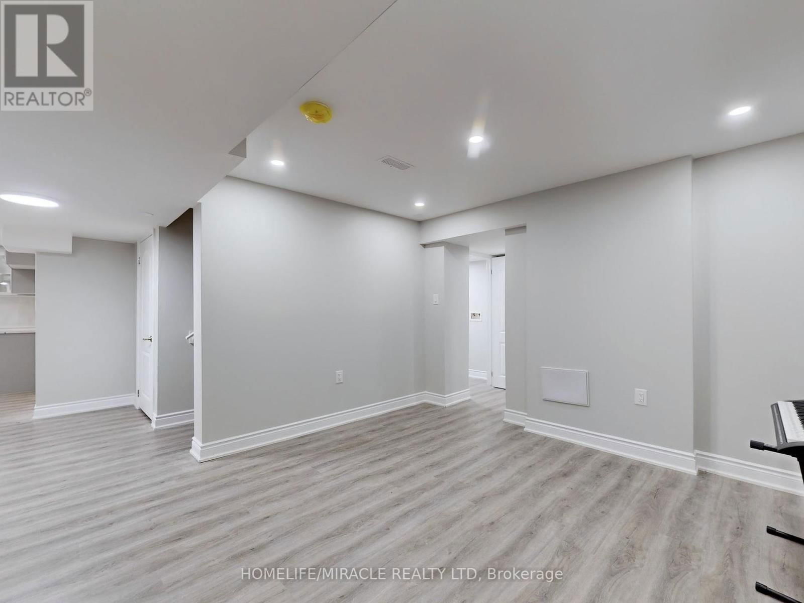 63 SLEIGHTHOLME CRESCENT Image 27