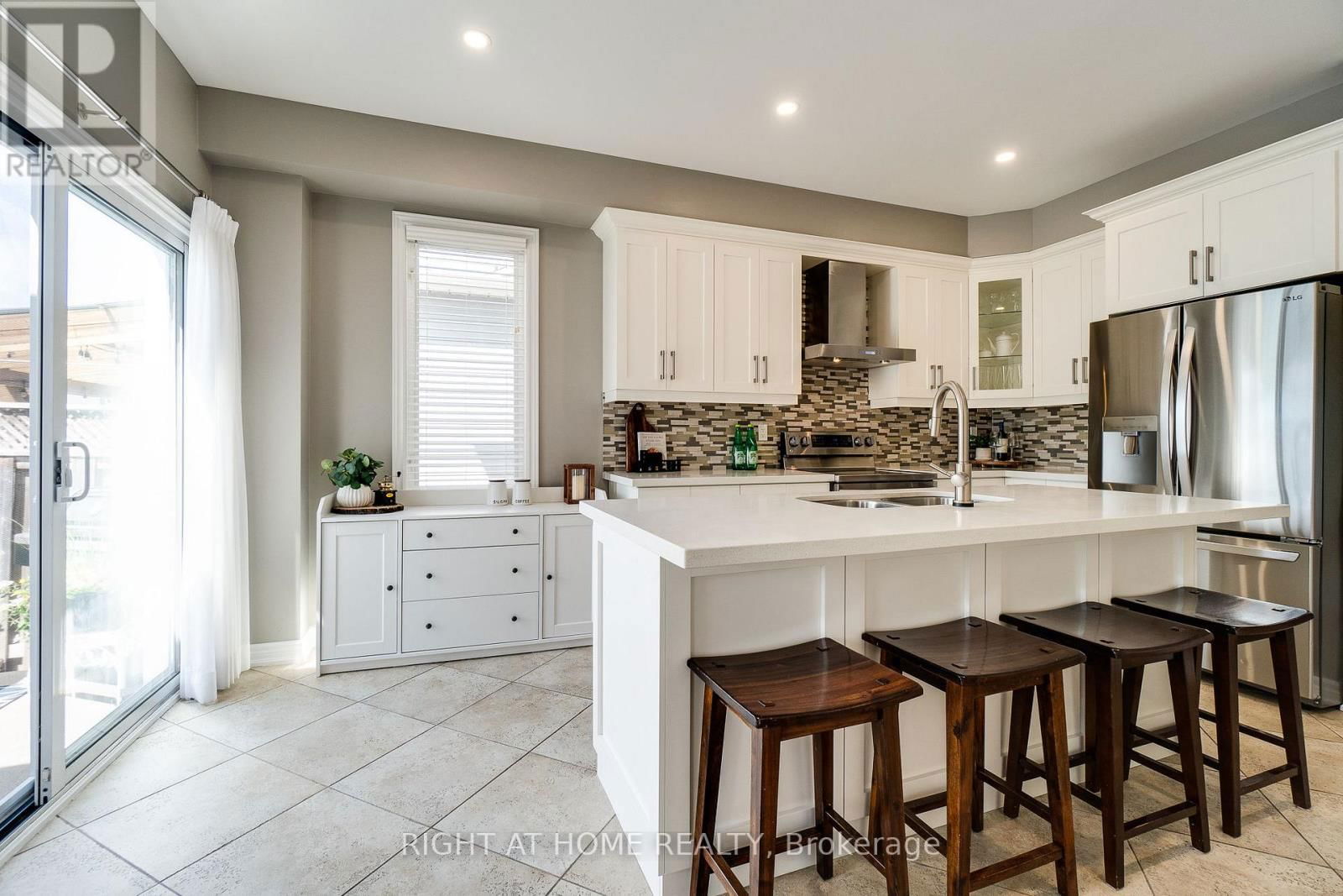 164 COOKE CRESCENT Image 12