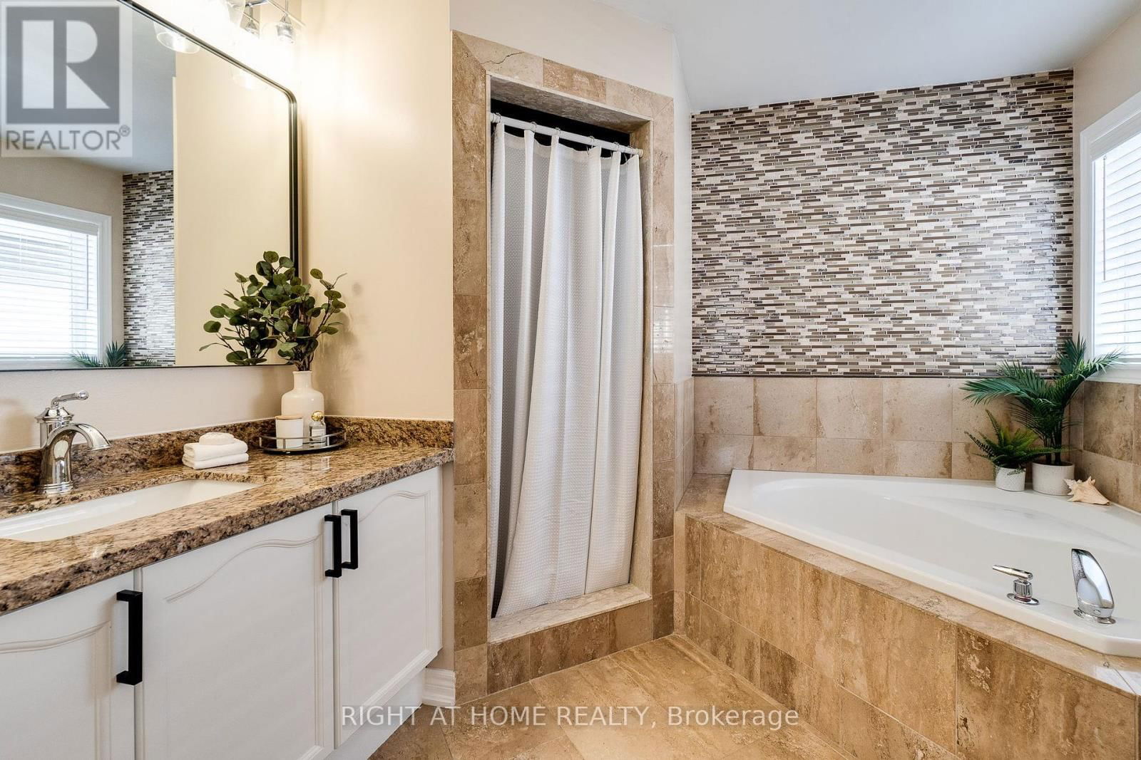 164 COOKE CRESCENT Image 21