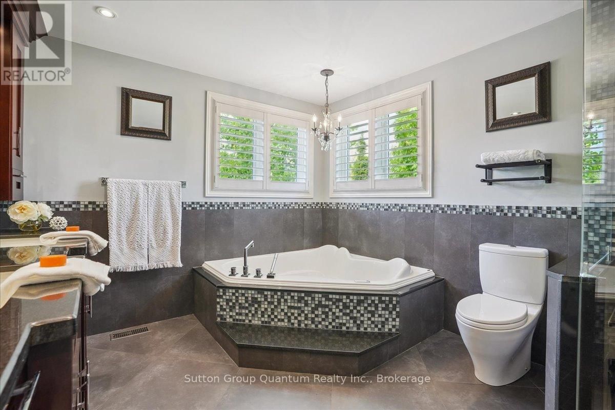 2477 LONGRIDGE CRESCENT Image 20