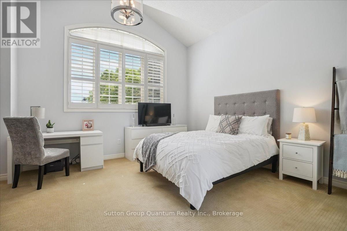 2477 LONGRIDGE CRESCENT Image 24
