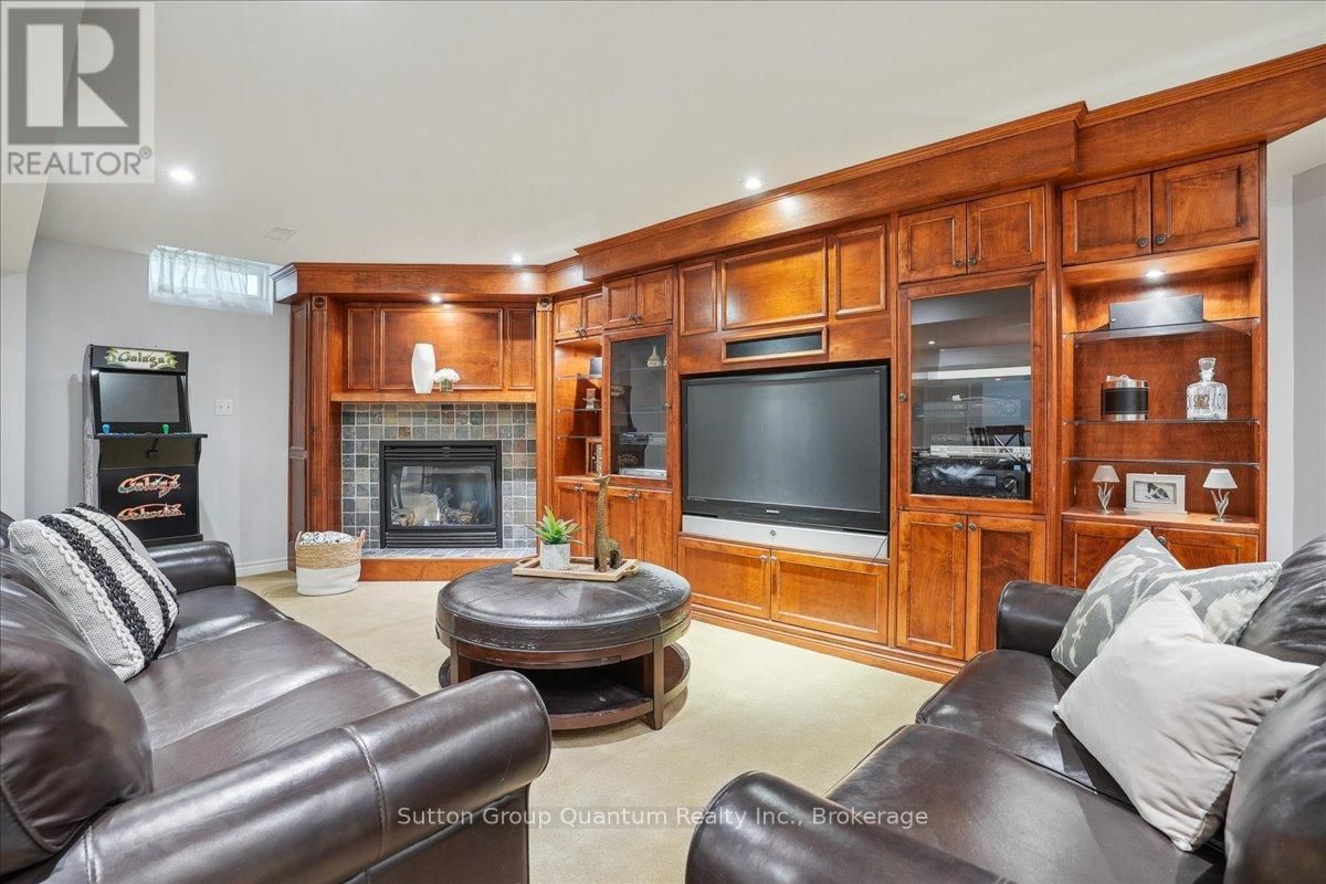 2477 LONGRIDGE CRESCENT Image 32