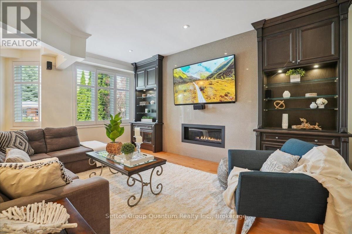 2477 LONGRIDGE CRESCENT Image 8