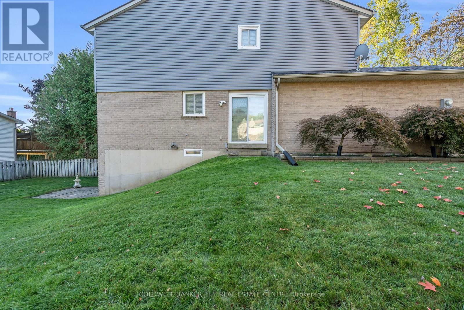 1 ANDREW AVENUE Image 26