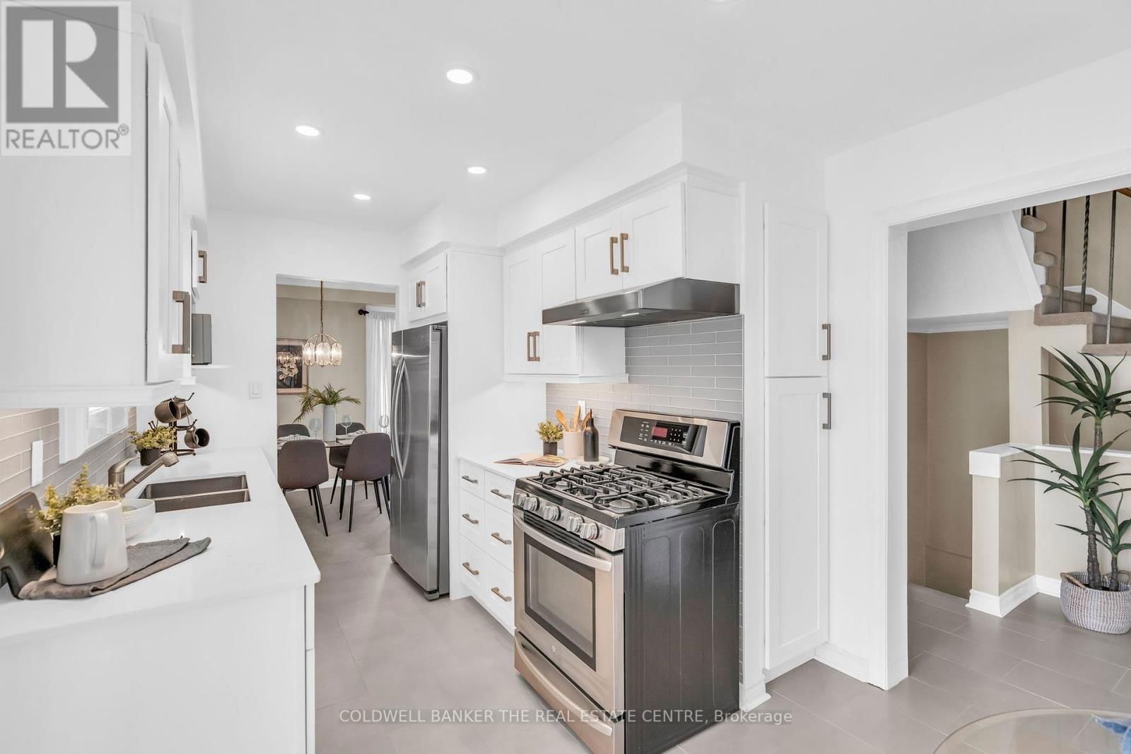1 ANDREW AVENUE Image 7
