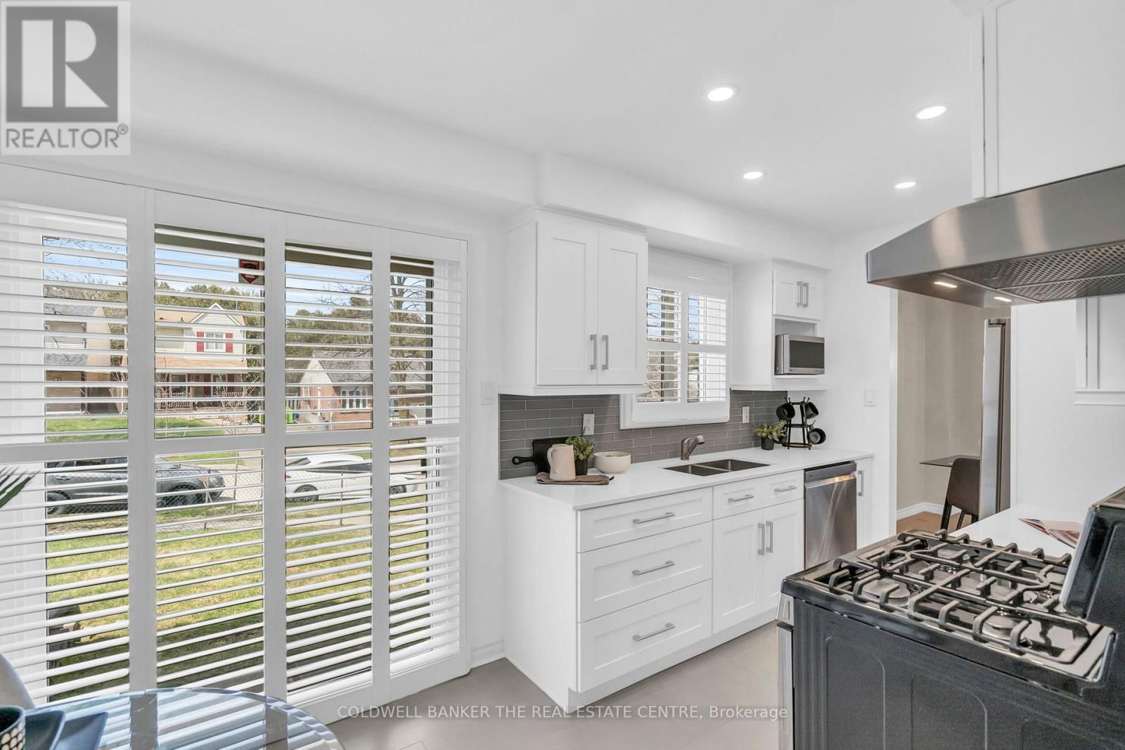 1 ANDREW AVENUE Image 8
