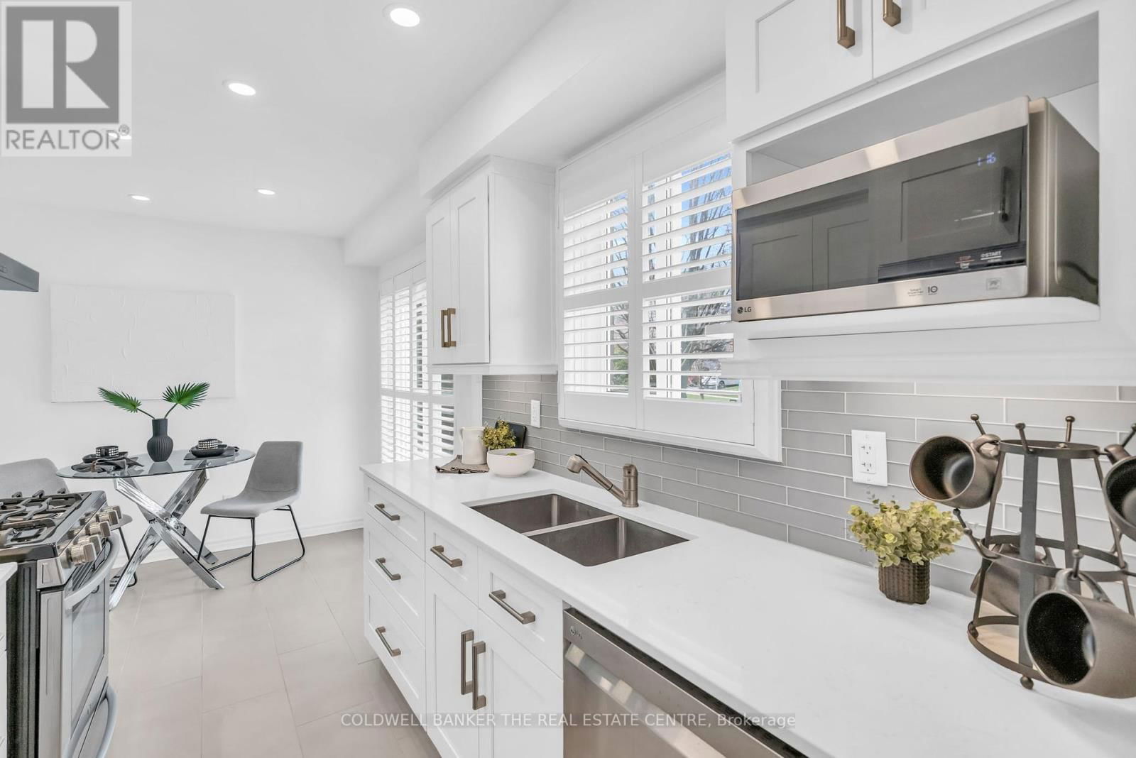 1 ANDREW AVENUE Image 9