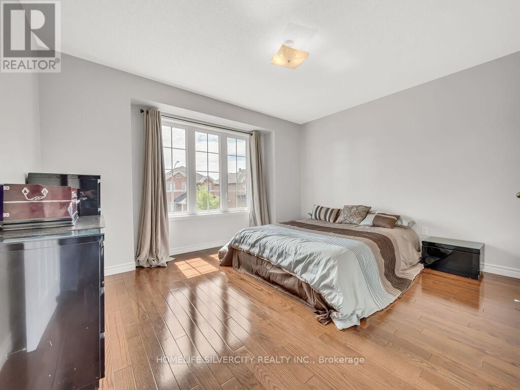 98 MASTERS GREEN CRESCENT Image 25