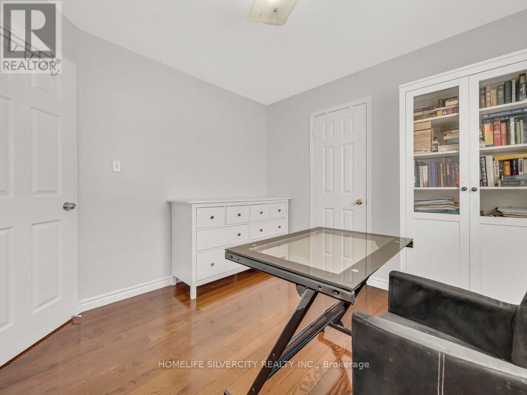 98 MASTERS GREEN CRESCENT Image 28