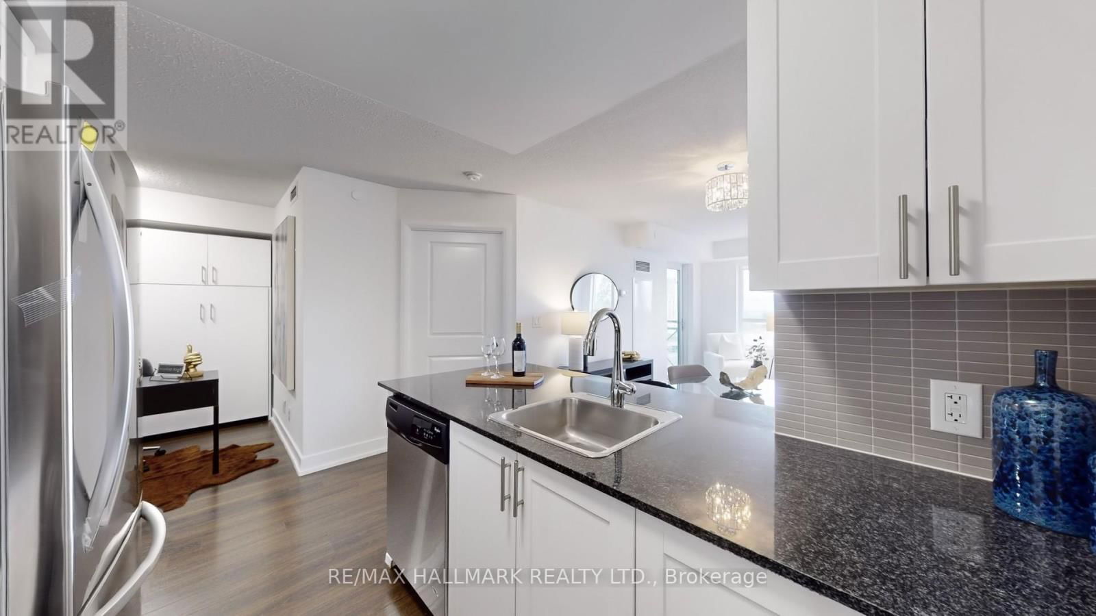 628 - 2 EVA ROAD Image 17