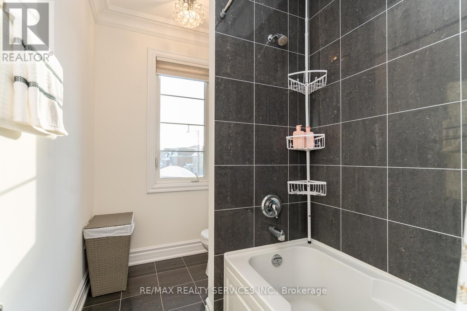 9 INTERLACKEN DRIVE Image 30